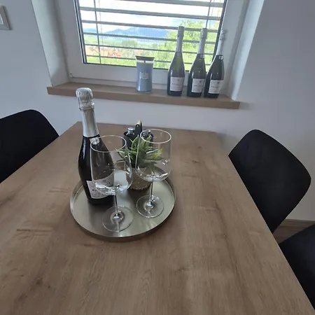 Lacko With Free Parking Apartament